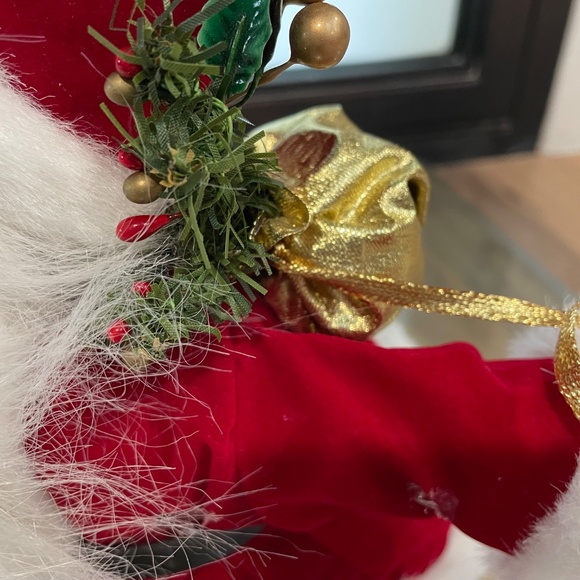 Excellent Condition Santa Statue - Picture 10 of 10